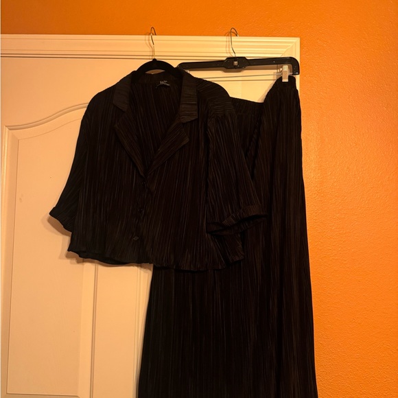 DRESSED IN LALA: Cést la Vie Plissé Skirt Set in Black - Picture 2 of 3